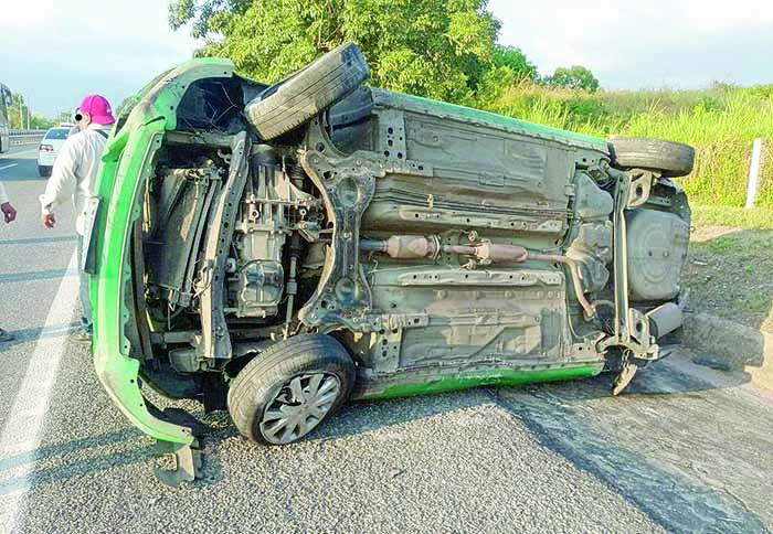 5 Lesionados en Volcadura de Taxi Foráneo Periódico El Orbe