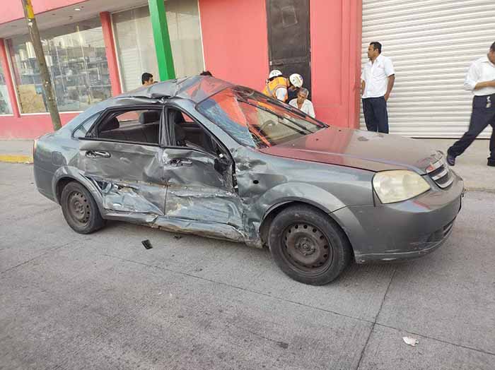 Una Persona Lesionada En Fuerte Choque Entre Dos Unidades Peri Dico