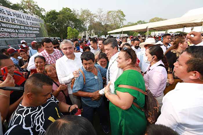 Junto A Ad N Augusto Entrega Rutilio Escand N Apoyos Para Fortalecer