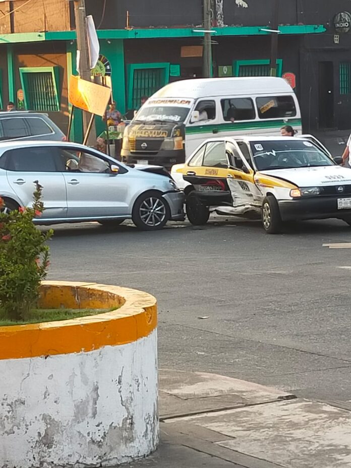 El Orbe Al Momento Taxista Causa Choque Al No Respetar La Preferencia