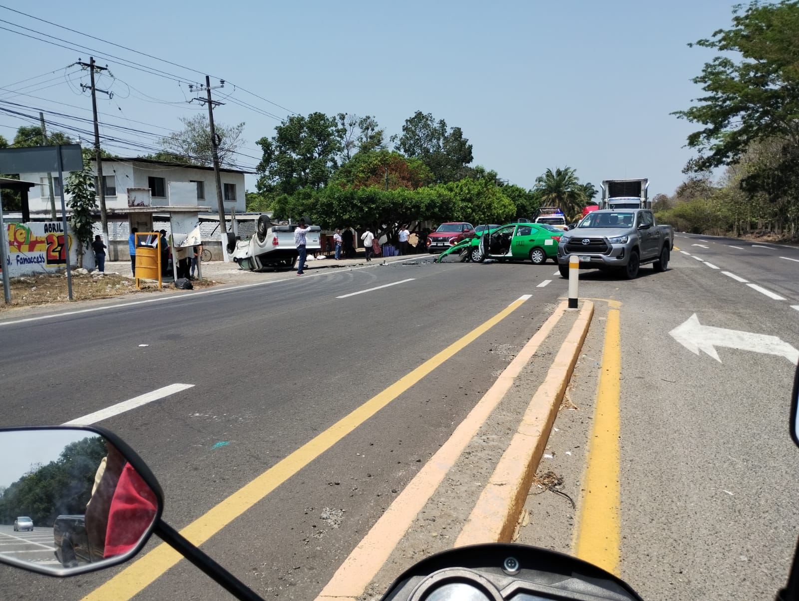 Accidente automovilístico en la carretera costera a la altura del