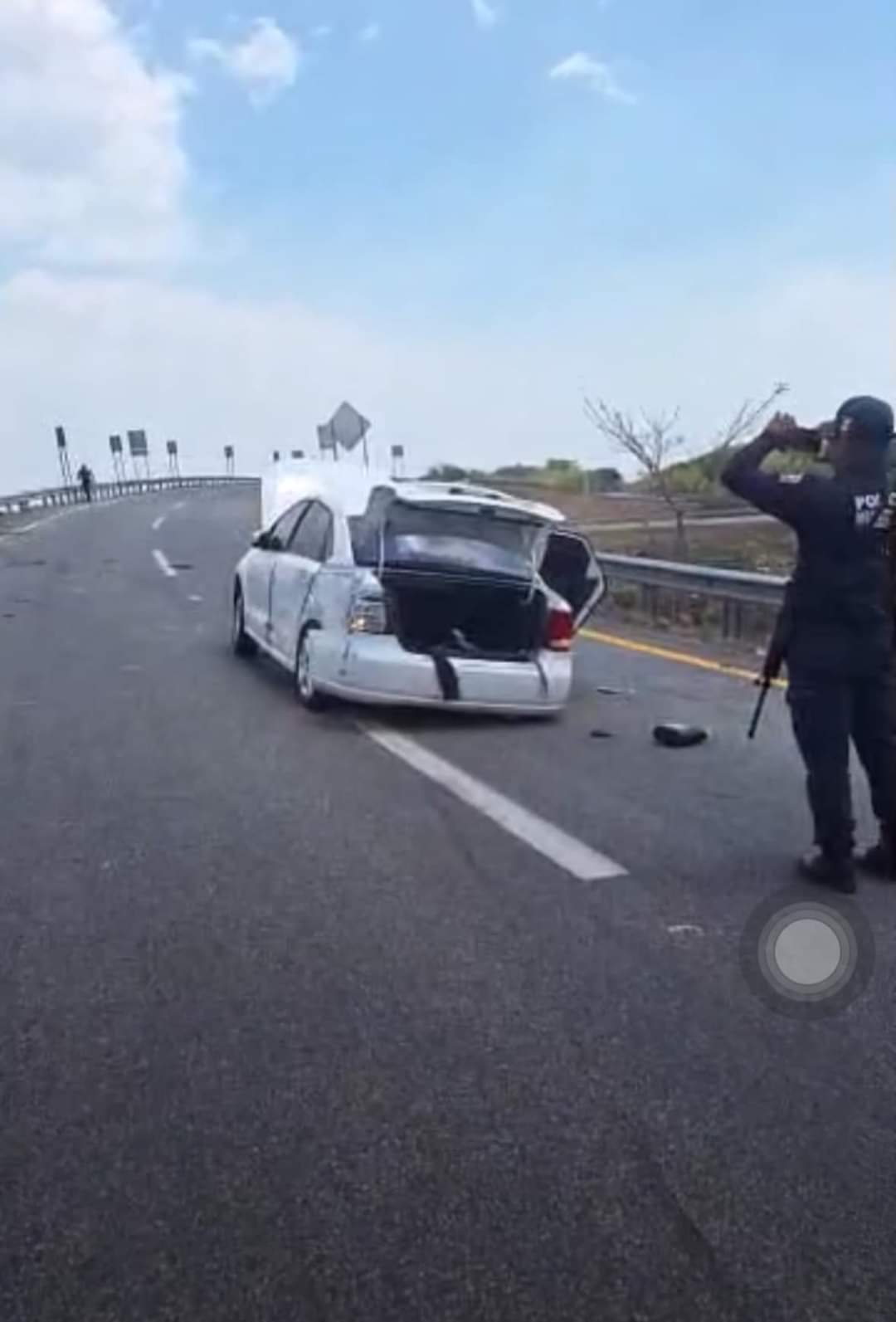 Severos daños materiales y 3 heridos deja como saldo un accidente