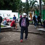 Después de realizar una protesta en la Estación Migratoria Siglo XXI, al enterarse de que serán deportados, algunos cubanos dejaron repentinamente el lugar, desconociéndose su ubicación.