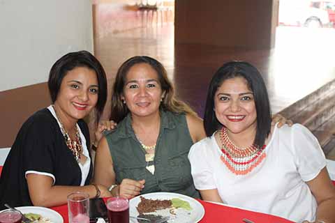 Xiomara Castrejón, Claudia Hernández, Roxana Chávez.
