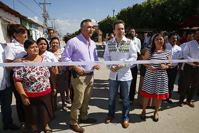 El Mandatario Estatal entregó calles pavimentadas, Cuartos Rosas y Canastas Alimentarias en Acala; además, puso en marcha el Centro de Monitoreo y Vigilancia.