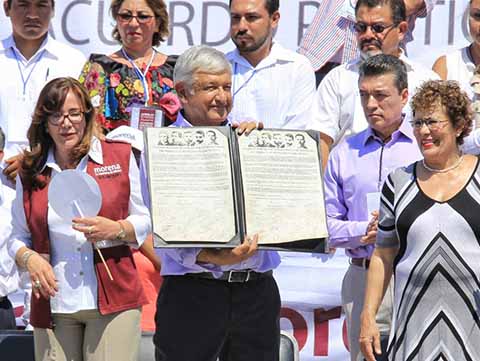 El líder de MORENA, Andrés Manuel López Obrador, firmó el Acuerdo Político de Unidad por la Prosperidad de la Nación y el Renacimiento de México en Chiapas, con el que busca sacar al pueblo de la pobreza, la marginación, el miedo, la incertidumbre, y la decadencia que padece.