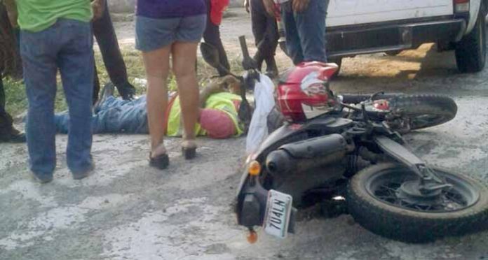 Dos Motociclistas Lesionados al ser Arrollados