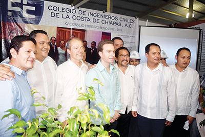 El Colegio de Ingenieros Civiles de la Costa de Chiapas A.C. se encuentra presente en la Feria Tapachula Mesoamericana; el stand del colegio fue inaugurado por el gobernador del Estado, Manuel Velasco Coello y el presidente del XV Consejo Directivo, Ing. Hipolito Pérez Morales.