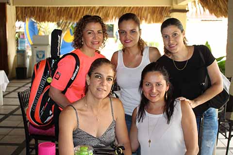 Dunya Solís, Aline Levet, Magda Levet, Roxana D´Elia, Zussette Barrios.