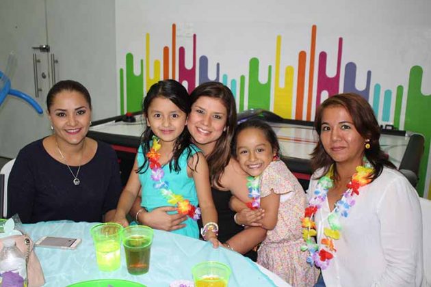 Rocío Espinosa, Camila Ocampo, Fátima Aquino, Priscila Cárdenas, Arianna Villatoro.