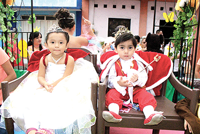 Alexander Ortiz y Katherine Méndez fueron los reyes de la estancia infantil “Mis Angelitos”