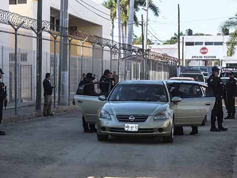 Cesan a 11 Funcionarios del Penal de Culiacán