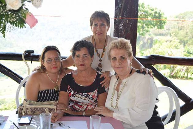 Cande, Fanny Meléndez, Margarita Ortiz, Rebeca de Solís.