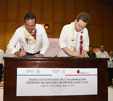 El titular de la SEDESOL, Luis Miranda Nava, acompañado del gobernador Manuel Velasco Coello, anunció una inversión de 89 mdp en programas sociales para Chiapa de Corzo.