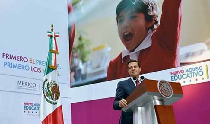 Enrique Peña Nieto y Aurelio Nuño lanzaron ayer un nuevo modelo educativo, que entrará en vigor en el ciclo escolar 2018-2019.