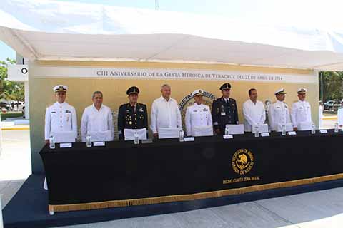 Autoridades civiles y militares reconocieron la labor de las mujeres y hombres que integran la Secretaría de Marina Armada de México.