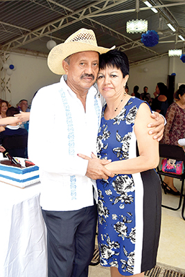Pedro Alvarado con su esposa Aracely Díaz de Alvarado.