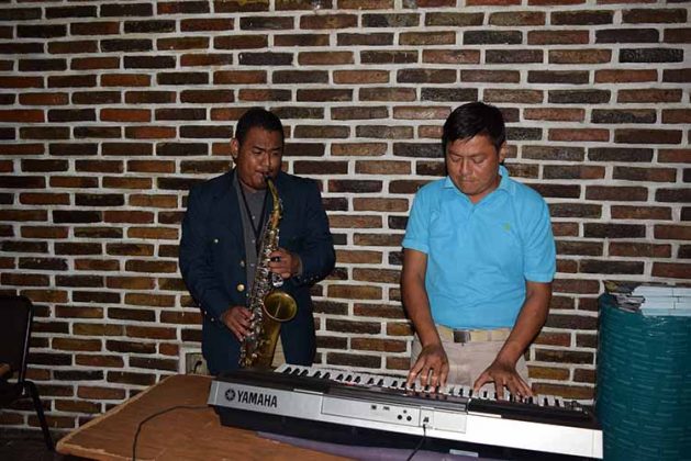Roger Mendoza en el Saxofón & Carlos Augusto Juan en el piano.