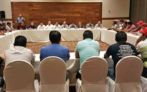 Gobierno de Chiapas se reúne con maestros de la Sección VII del SNTE