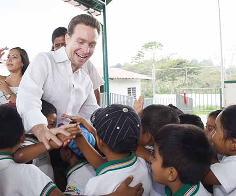 En gira de trabajo de Pueblo Nuevo Solistahuacán, el gobernador inauguró la construcción y rehabilitación de aulas del Jardín de Niñas y Niños “Adelina Mendoza Resendez”.