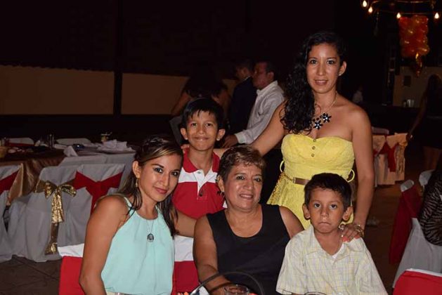María Herrera, Rosibel González, Janeth González, Carlos López, Diego López.
