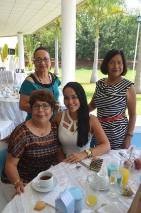 Marta de Bahamaca, Elvira Hernández, Anita Aquino, Janna Aquino.