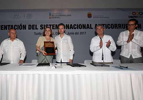 El Gobernador y la Secretaria de la Función Pública, atestiguaron el convenio entre la Secretaría de la Contraloría General del Estado de Chiapas y el Órgano de Fiscalización Superior del Congreso del Estado.