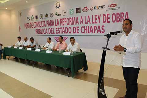 El presidente del Congreso del Estado, Eduardo Ramírez Aguilar, se reunió con representantes de Colegios de Arquitectos e Ingenieros de la Costa, Sierra y Frontera Sur de Chiapas, donde se discutieron estrategias que buscan eliminar viejos vicios en el sector constructor.