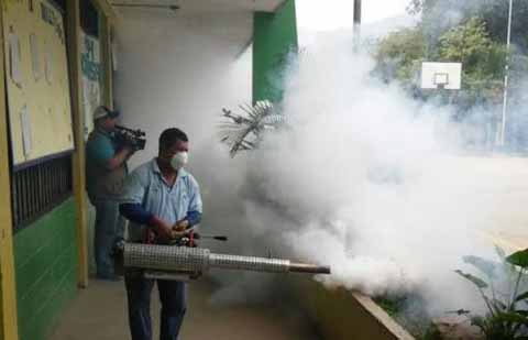 Fumigan Escuelas Para Prevenir Enfermedades