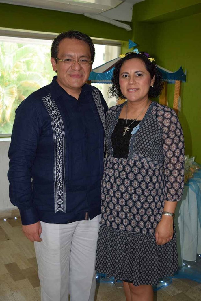 José Manuel Otero García& Clara Aurora Zamorano Jiménez, en la dulce espera.