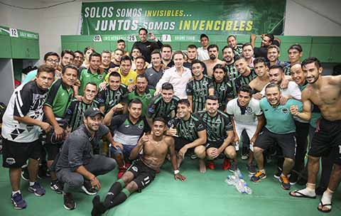 El mandatario estatal presenció la emocionante victoria del equipo tapachulteco por marcador de 2-1, correspondiente a la Liga de Ascenso MX disputado en el Estadio “Manuel Velasco Coello”.