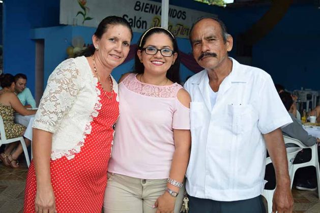 Rosario Vázquez, Rosario López, Miguel López.