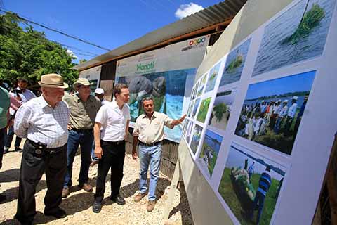En gira por Catazajá, el Gobernador Manuel Velasco Coello supervisó la obra del Centro de Conservación para la Investigación y Atención del Manatí; gracias a tareas de conservación, hoy existe una población de 100 manatíes.