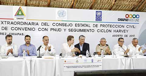 Atestigua Manuel Velasco convenio entre PNUD y Secretaría de Protección Civil, programa que fortalecerá a Chiapas en materia de prevención, reducción y manejo de riesgos de desastres.