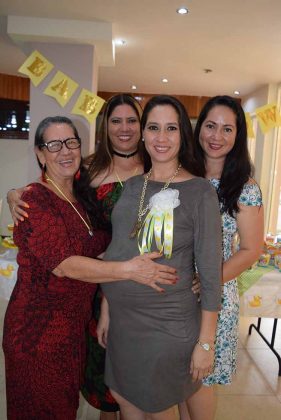 María de Camacho, Erika Camacho, María Antonieta, Iliana Camacho.