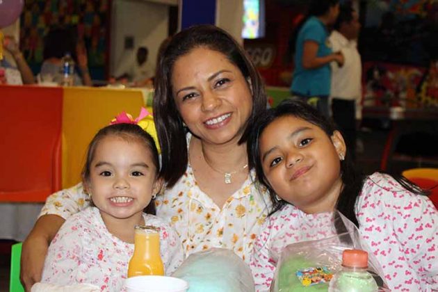 Stephanie, Michelle, Lupita Nagaya.