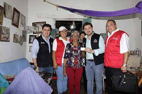 Arranca Fernando Castellanos Entrega de Tarjetas Para la Reconstrucción de Viviendas a Damnificados en Tuxtla