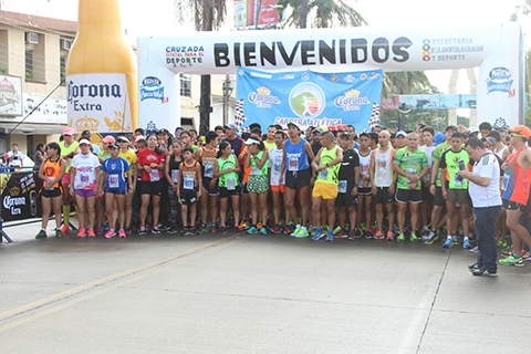 Más de 800 Atletas Participaron en la Carrera Atlética Corona 10k