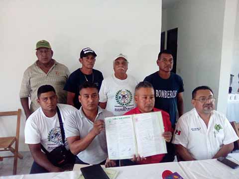 Acusan al Alcalde de Mapastepec de Crear Grupo de Bomberos Patito
