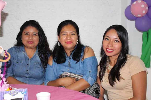 Glendy Vázquez, Lidia Morales, Evelyn Trujillo.