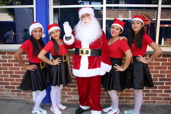 Kimberly Salas, Ximena Soto, Mario Carrera, Denisse Gutiérrez, Lilian Verdugo.