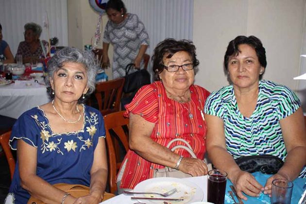 Elisa Canel, Martha Barredo, Lourdes Palacios.