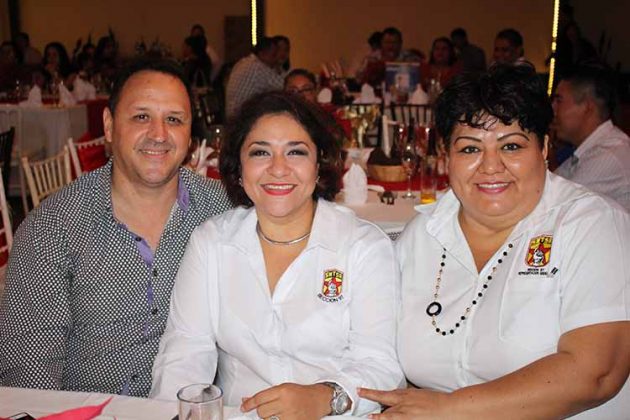 Francisco Ramírez, Wendy Ferra, Ivonne Chávez.