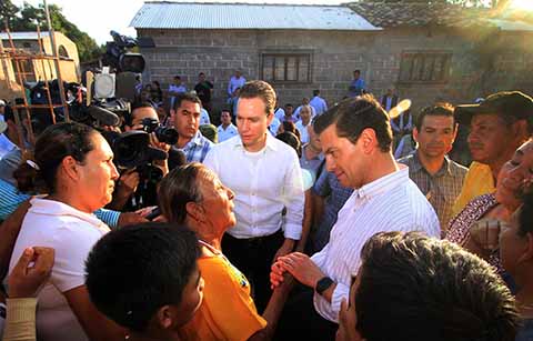 El gobernador Manuel Velasco y el presidente Enrique Peña Nieto, refrendaron su apoyo a las familias damnificadas por el sismo.