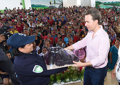 El Gobernador entregó equipamiento y uniformes a la Policía Municipal de Amatenango de la Frontera, Chapultenango, Ixtapangayoja y Socoltenango.