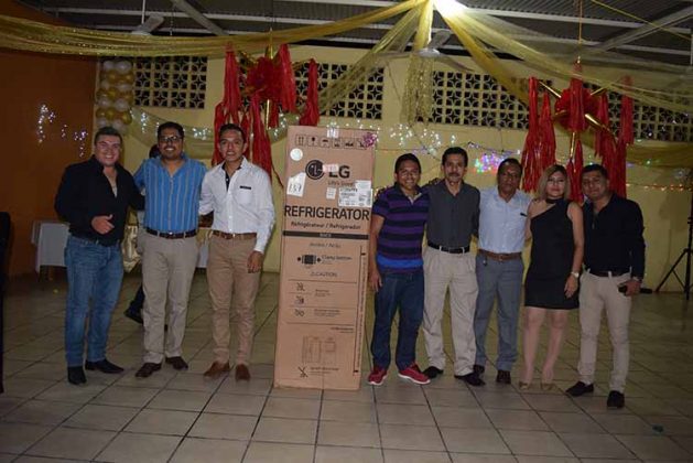 La empresa rifo grandes premios entre sus empleados.