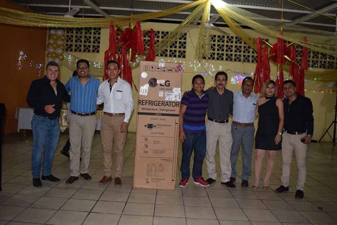 La empresa rifo grandes premios entre sus empleados.
