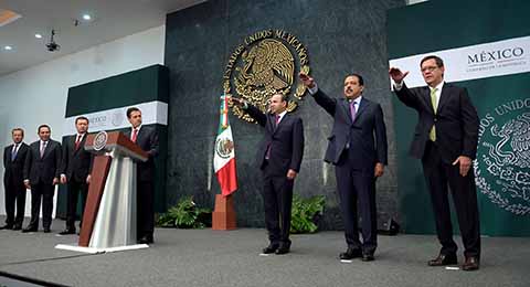 Enrique Peña Nieto les toma protesta, luego de la renuncias de Miguel Angel Osorio Chong y Luis Miranda Nava.