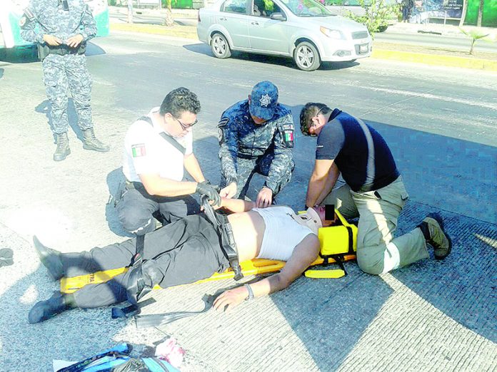 Motociclista Descalabrado Frente al Tecnológico