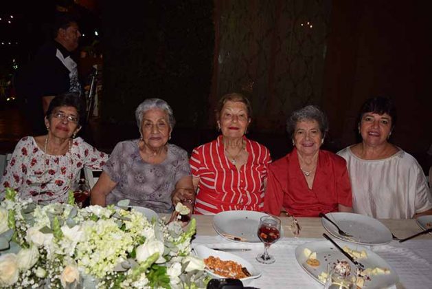 Patricia Gutiérrez, Dora de Schroeder, Cielito de López, Elsa de González, Linda de González.
